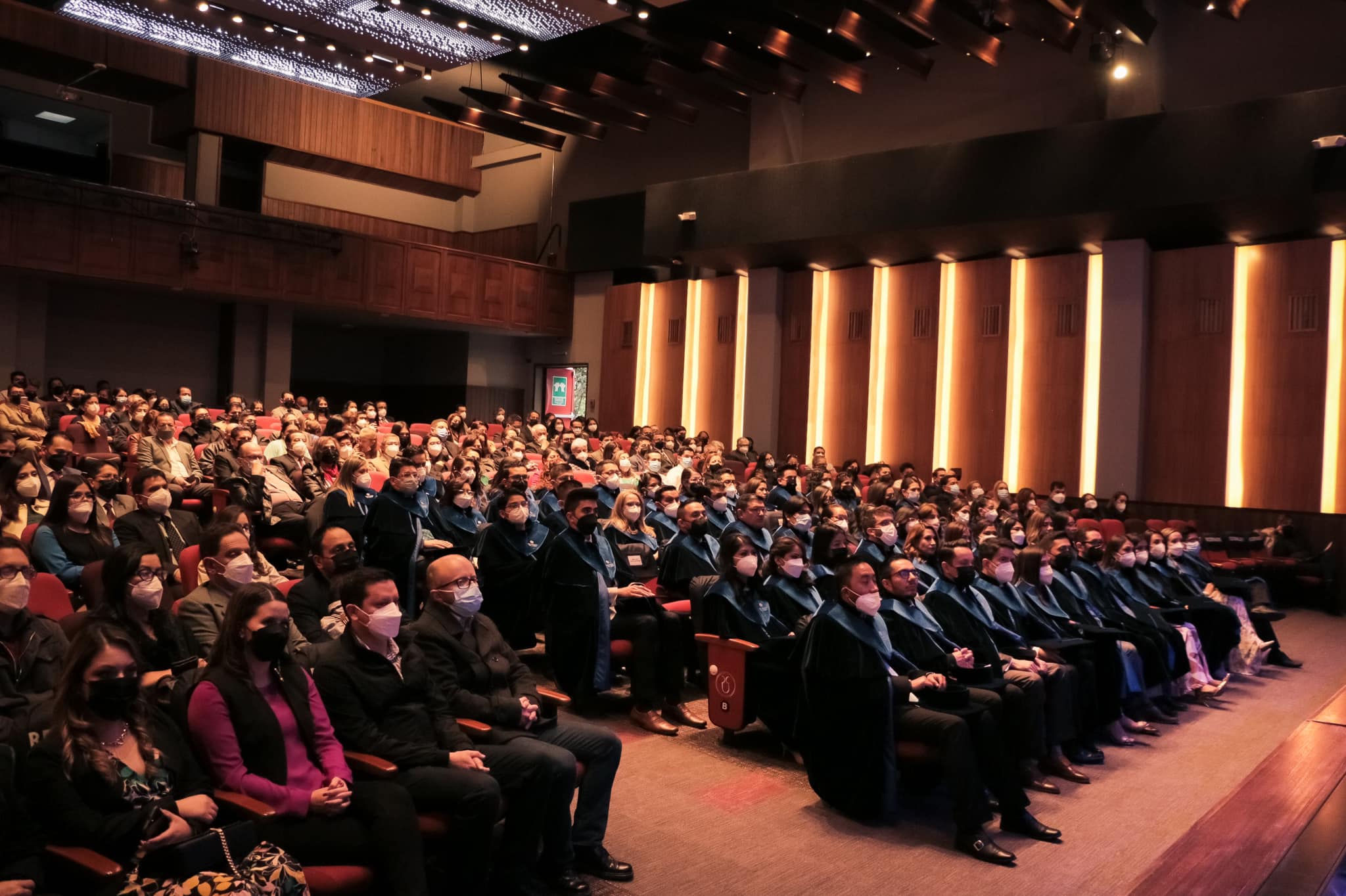 Investiduras de Administración de Empresas y la Especialidad de Docencia Universitaria